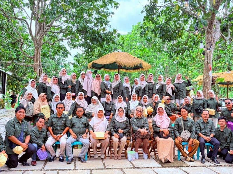 Sinergi dan Perpisahan Penuh Haru: SMAN 2 Muara Enim Gelar Pelepasan Pegawai TAS dan Arisan Keluarga